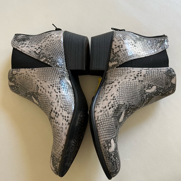 ESPRIT TIFFANY Classic CHELSA STYLE SNAKE BOOTIES size7 - Picture 5 of 5